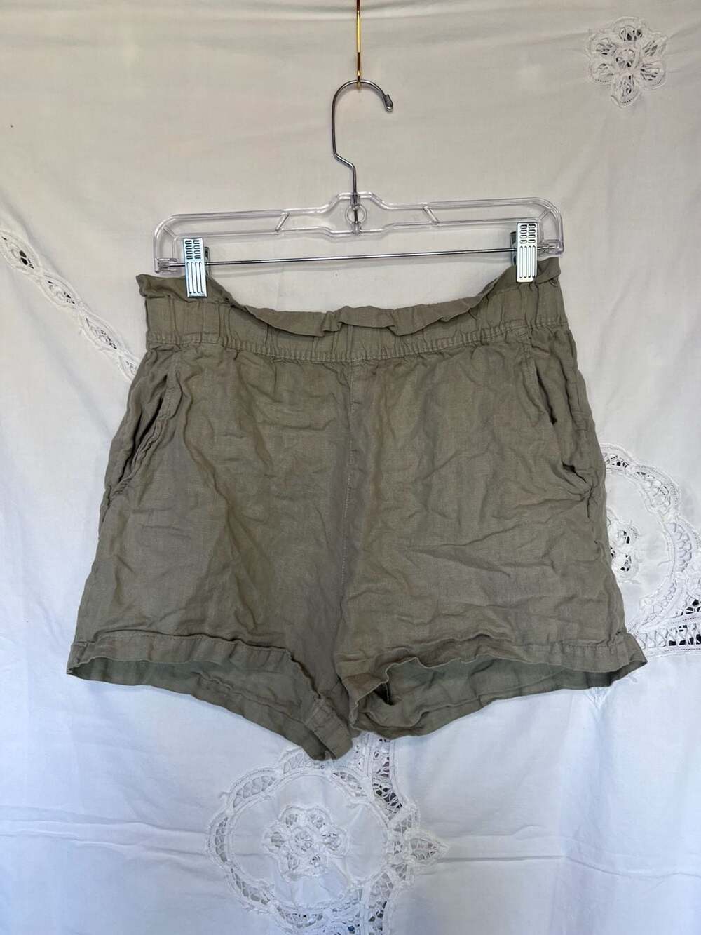 Isaac Mizrahi New York 100% Linen Paperbag Waist Shorts in Olive Green